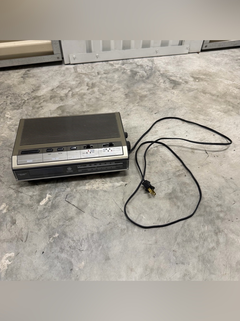 GE Electronic Digital VTG Model 7-4642B AM FM Radio  Alarm Clock Working  89